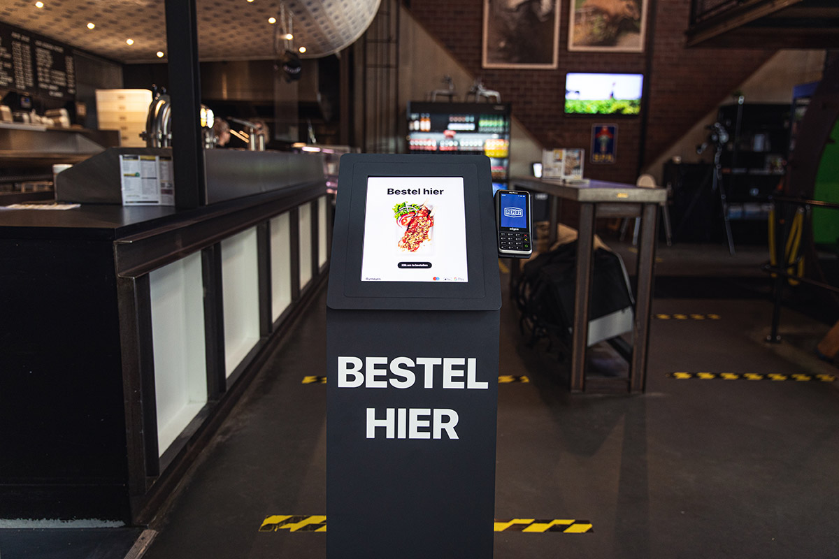 Een sfeerfoto van Onesix bestelzuil bij één van onze klanten; Pieperz